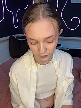 MilaMooneのライブXXXチャット