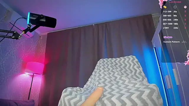 Juicy_Vikki – Naživo XXX chat