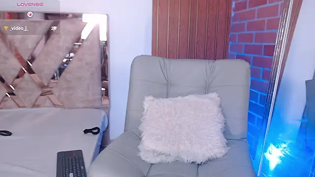 AGATHAA_WHITE – Naživo XXX chat