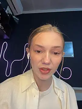 MilaMoone's Live XXX Chat