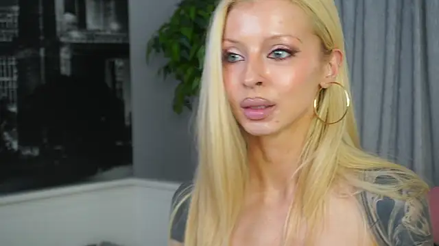 แชท XXX สดของ LanaReals