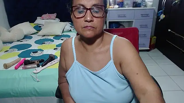pervert_mommy_ Show in webcam