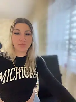 Pokazy przed kamerką – SweetCuteGirls1023