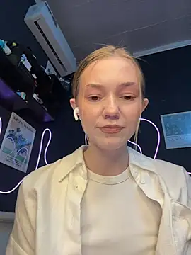 MilaMoone: онлайн-секс-чат