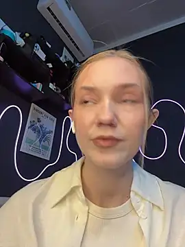 MilaMoone live XXX chat