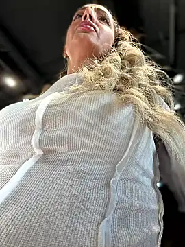 adya-aly Chat XXX in diretta