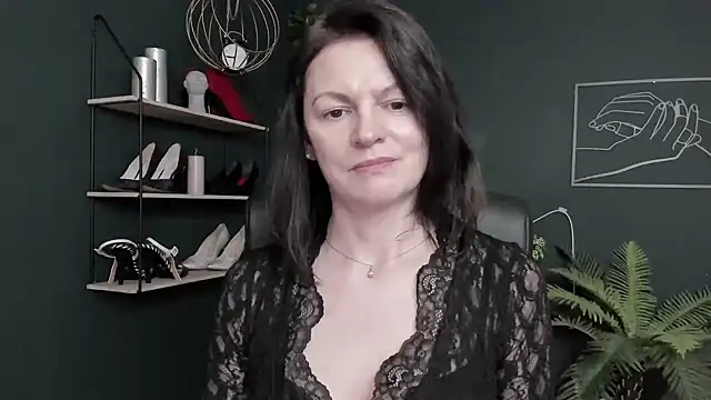 VivianWILD Adlı Modelin Canlı XXX Sohbeti