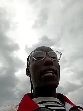 Chat +18 de Petite_Ula ao vivo