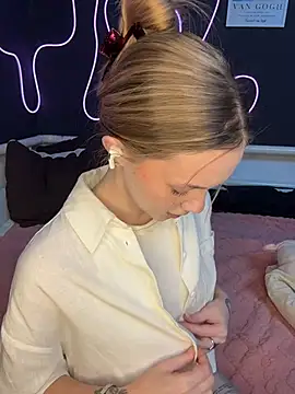 MilaMoone's Live XXX Chat