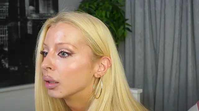 LanaReals élő XXX-chatje