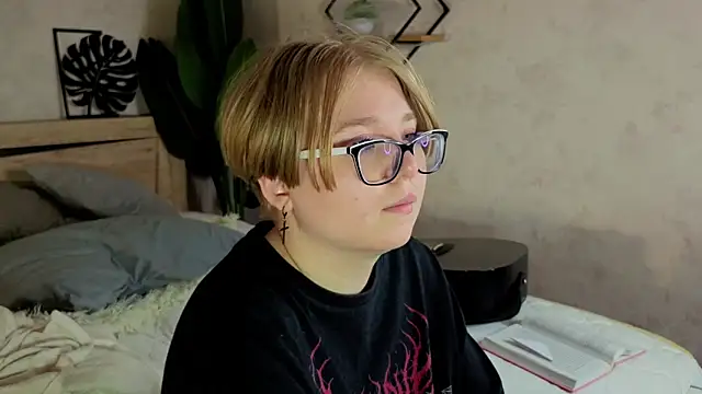 Lauraaa_Smith Adlı Modelin Canlı XXX Sohbeti