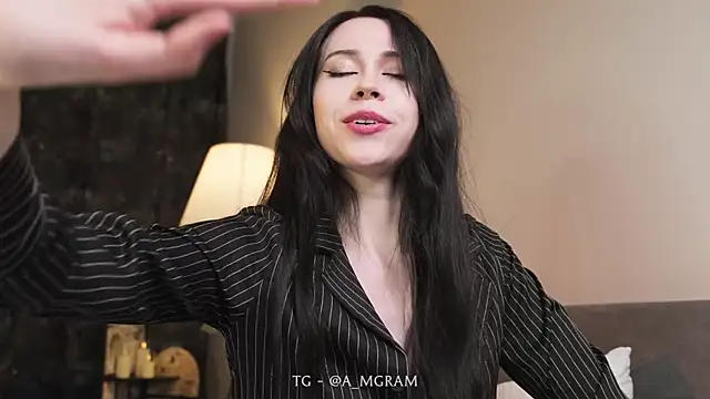 disco_elysium: διαδικτυακό σόου στην κάμερα