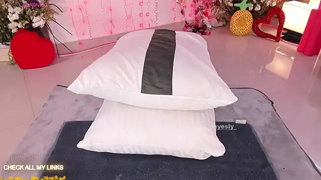 ohyesly_'s Live XXX Chat