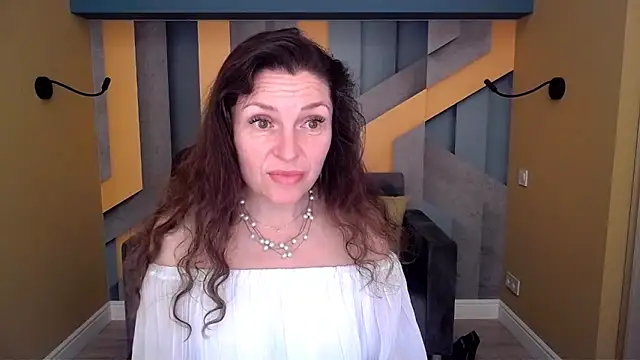 EllaLong Live XXX Chat