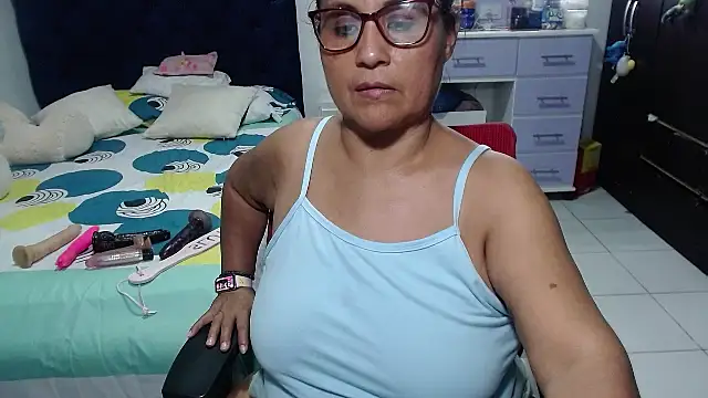 pervert_mommy_ élő XXX-chatje