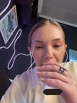 Chat XXX en directo de MilaMoone