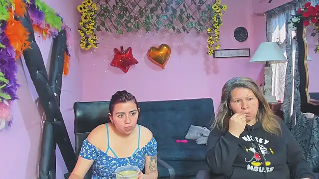 lesbiancuple's Webcam Show