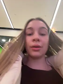 SashaCatt: διαδικτυακό σόου στην κάμερα