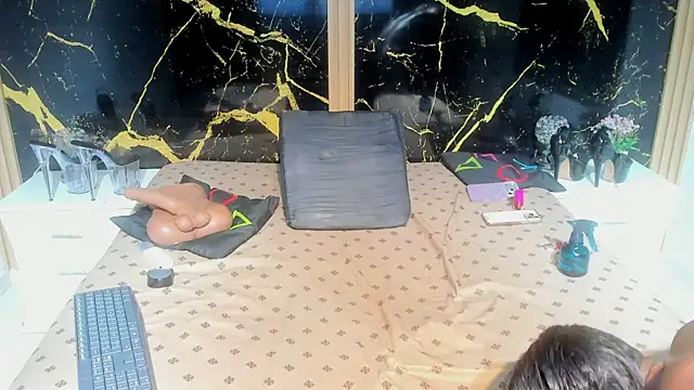 NahomyOwen Chat XXX live