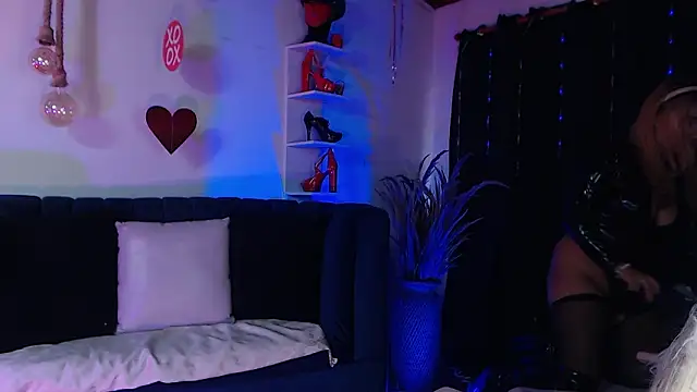 XXX chat uživo modela KorayRoussel