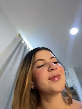 Chat +18 de naughty__angel ao vivo