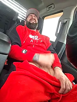 Beardedtattood: διαδικτυακό σόου στην κάμερα