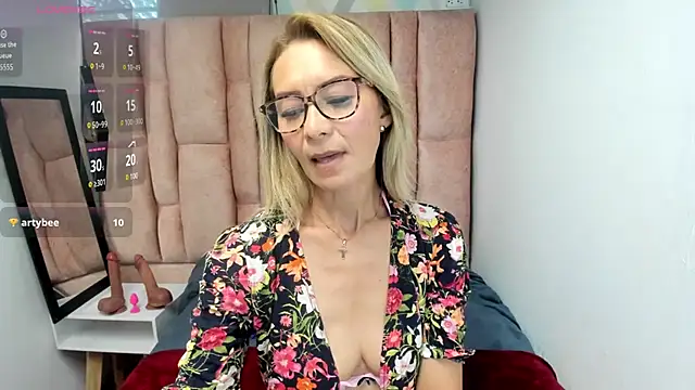 Issa_Milf__'s Live XXX Chat