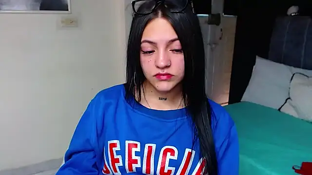 Violettasquirt Adlı Modelin Canlı XXX Sohbeti