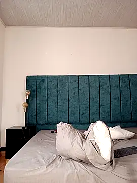 Dante_Knox: διαδικτυακό σόου στην κάμερα