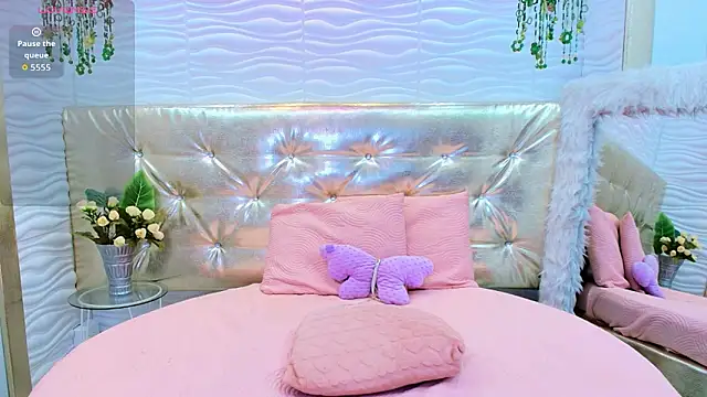 kiara_mils Live XXX Chat