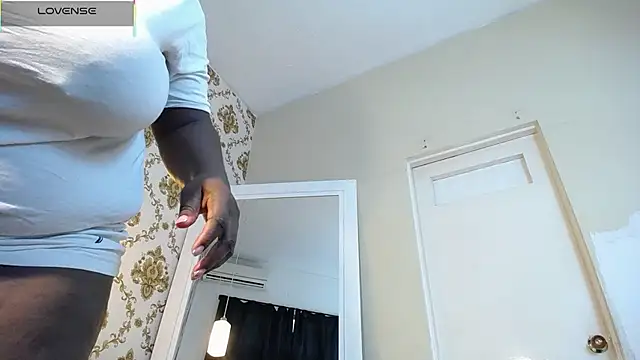 Chatroom XXX en direct de KARATIBBY_COX