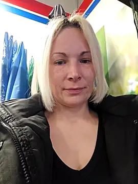 Sunny-Sin 即時 XXX 聊天