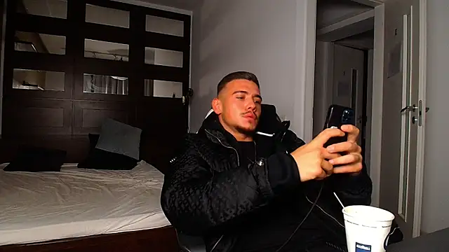 ElijahThorne 现场XXX聊天