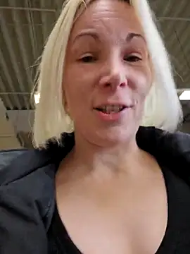 Sunny-Sin Show Webcam