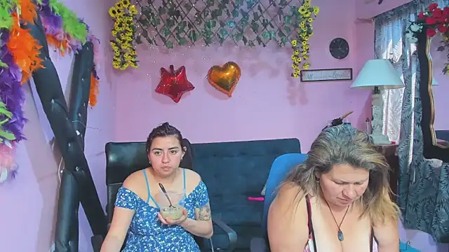 XXX chat uživo modela lesbiancuple