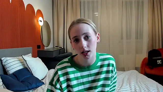 TraceeRebollar's Live XXX Chat