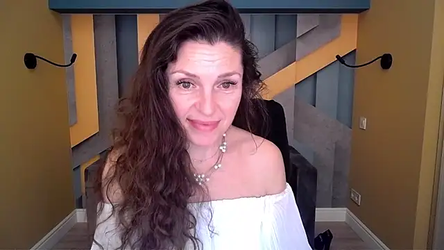 EllaLong élő XXX-chatje