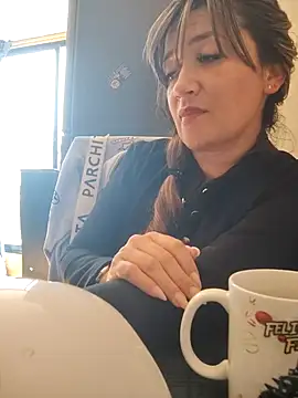 tata_sanz_: διαδικτυακό σόου στην κάμερα