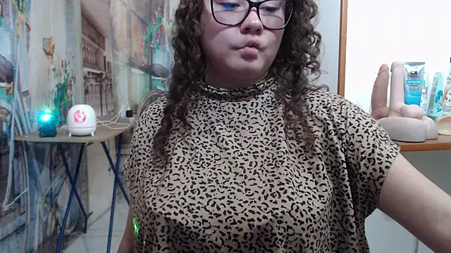 curly_greeneyed – Naživo XXX chat