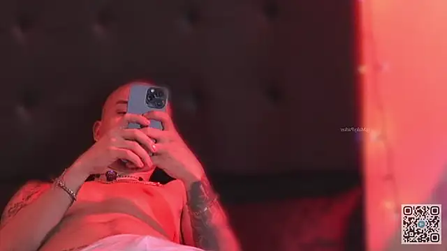 AlphaMasterXxx Show in webcam