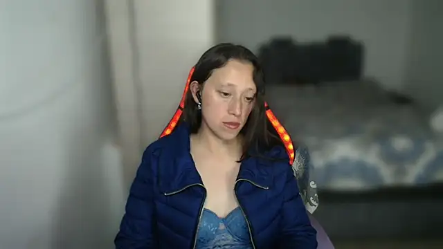 Sunshine_e: διαδικτυακό σόου στην κάμερα