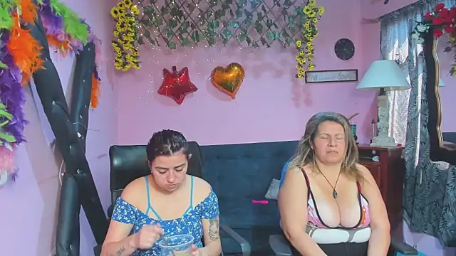 XXX chat uživo modela lesbiancuple