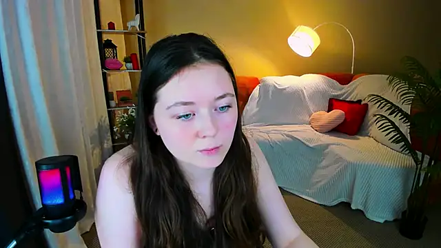 AlluringLookk's Live XXX Chat