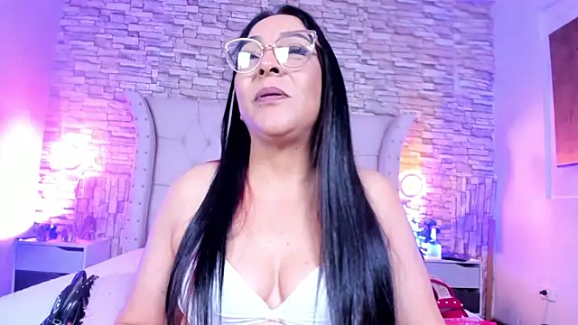 Gina_Myers élő XXX-chatje