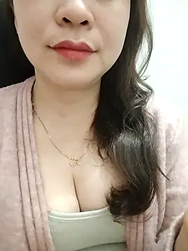 Cogai-nhutnhat élő XXX-chatje