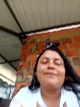 Lena_Cum69 élő XXX-chatje