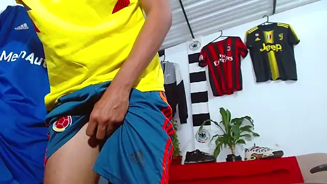 Show modela skinny23cm na web-kameri