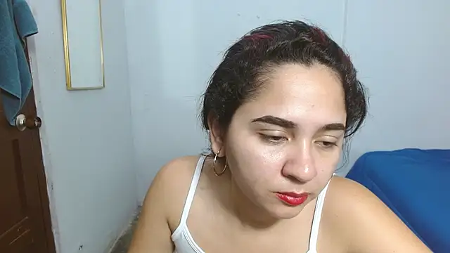 Thalian Adlı Modelin Canlı XXX Sohbeti