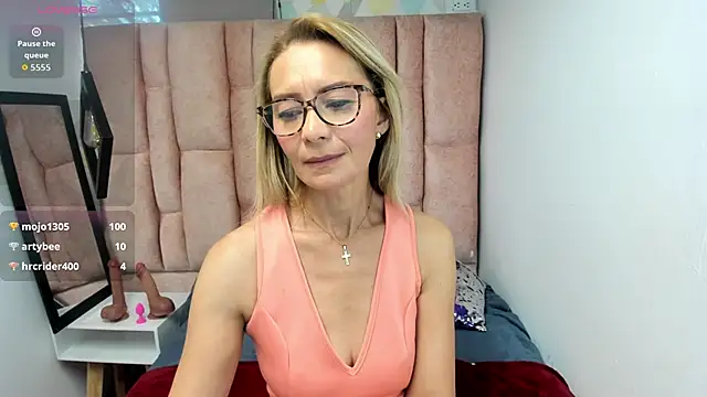 Chat +18 de Issa_Milf__ ao vivo