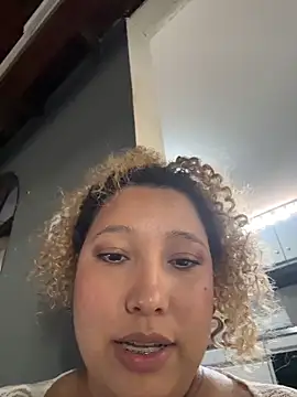 Chat +18 de BonnieRitz ao vivo